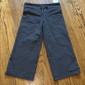 NEW Under Armour Gray Capri Pants
